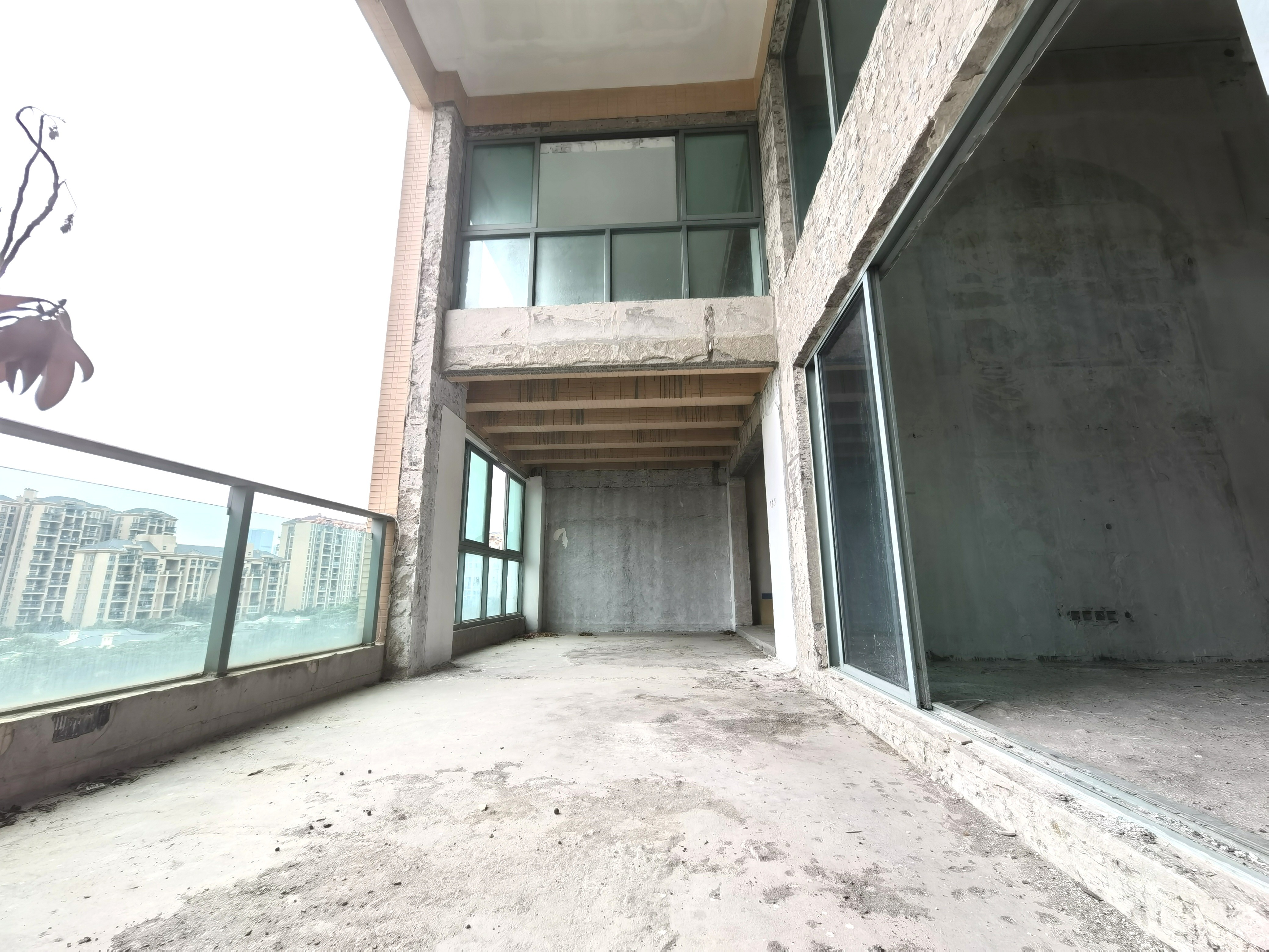 深圳市龙岗区公园大地19栋B座603中空复式 顶级豪宅 · 拍卖公告