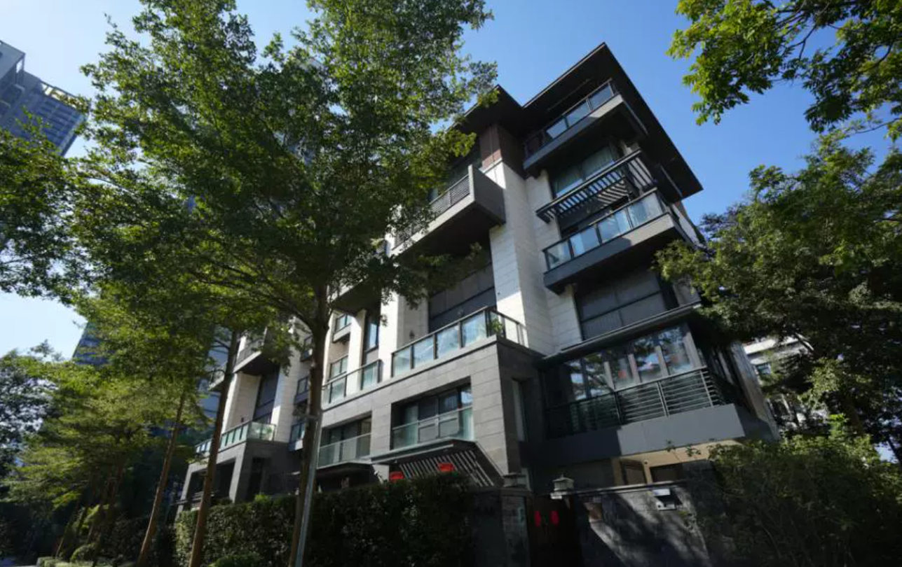 （深圳华侨城 稀缺别墅）南山区香山美墅花园一区15栋一单元1B · 拍卖公告