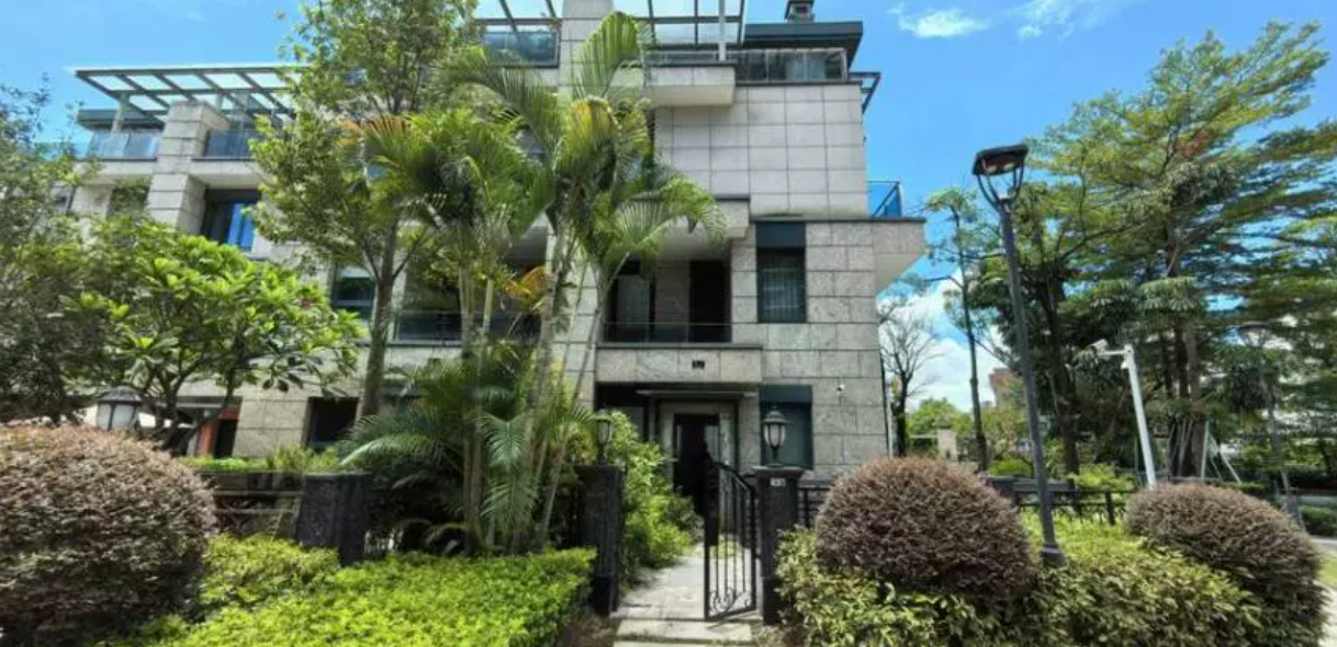 深圳市南山区三湘海尚花园二期L座一单元2A住宅（别墅）参考面积：约287.29平方米 · 拍卖公告